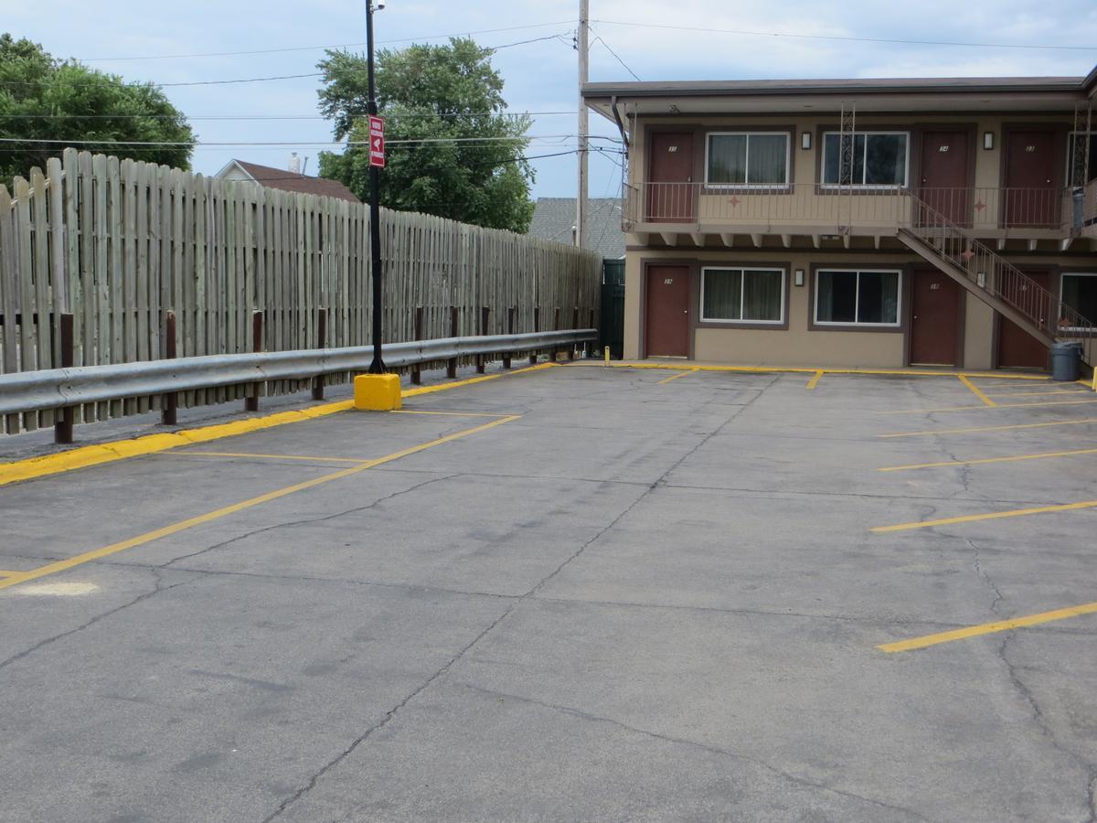 Deluxe Inn/Extended Stay - Council Bluffs Carter Lake ภายนอก รูปภาพ