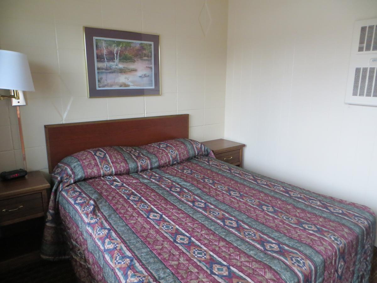Deluxe Inn/Extended Stay - Council Bluffs Carter Lake ภายนอก รูปภาพ