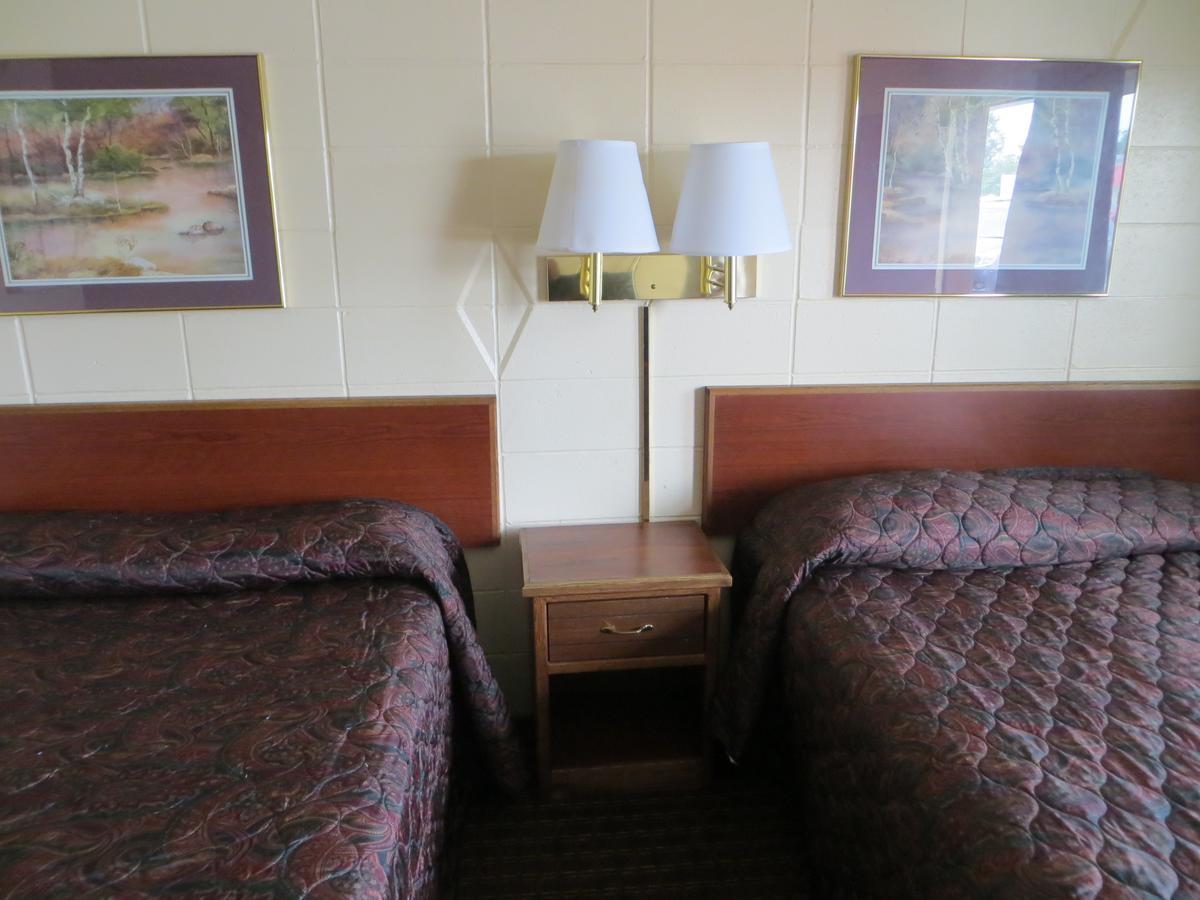 Deluxe Inn/Extended Stay - Council Bluffs Carter Lake ภายนอก รูปภาพ