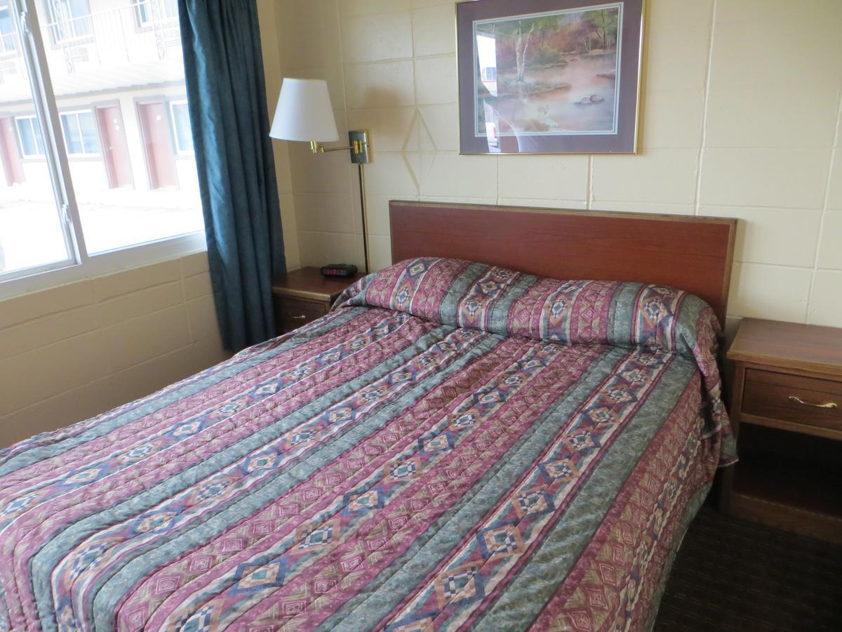 Deluxe Inn/Extended Stay - Council Bluffs Carter Lake ภายนอก รูปภาพ