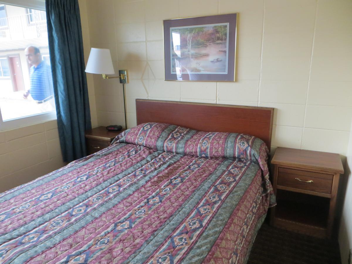 Deluxe Inn/Extended Stay - Council Bluffs Carter Lake ห้อง รูปภาพ